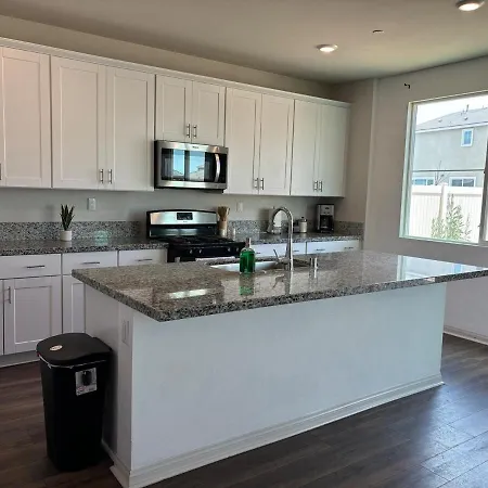 Beautiful Home In Moreno Valley